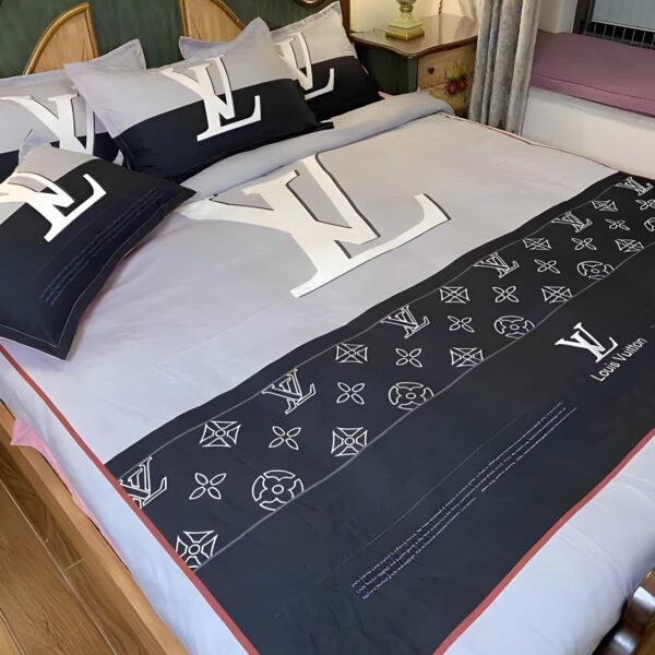 Louis Vuitton Bedding Set - TB501