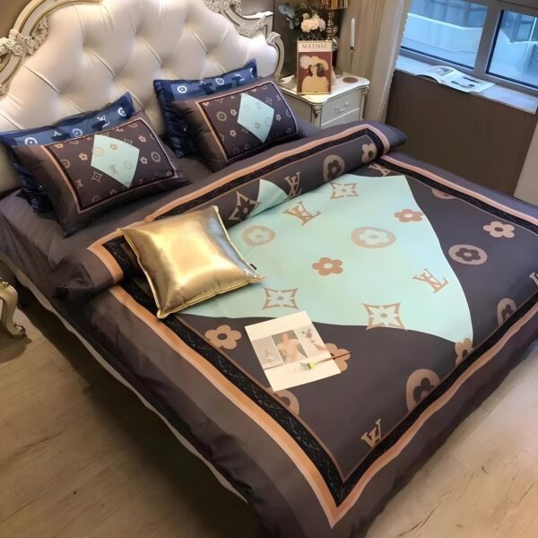 Louis Vuitton Bedding Set - TB536