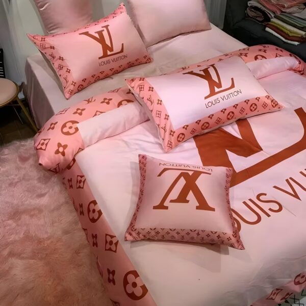 Louis Vuitton Bedding Set - TB542