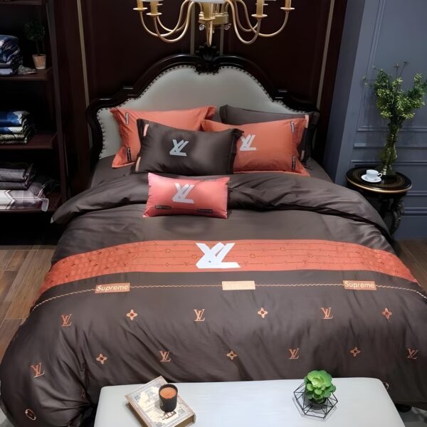 Louis Vuitton Bedding Set - TB577