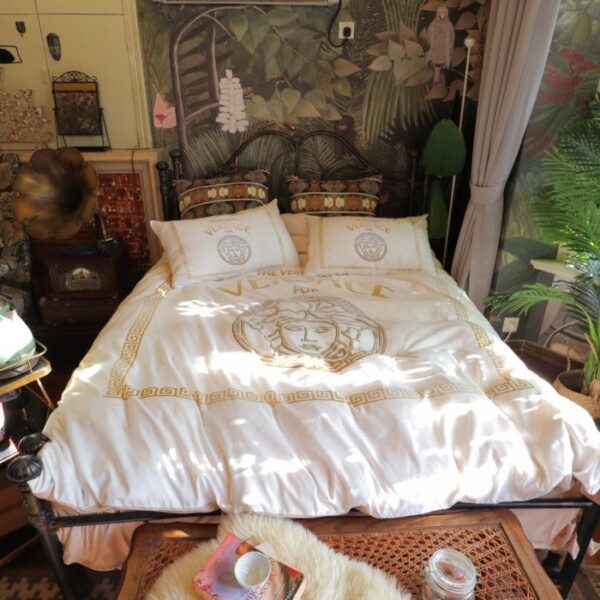 Versace Logo Type 3563 Bedding Sets Covers Blankets Bed  Duvet Luxury Ideas Premium Fashion Brand Hyperbeast Bedroom Sheets